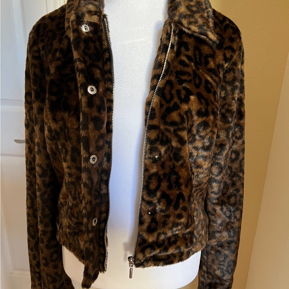 Guess jacket. - Picture 4 of 4
